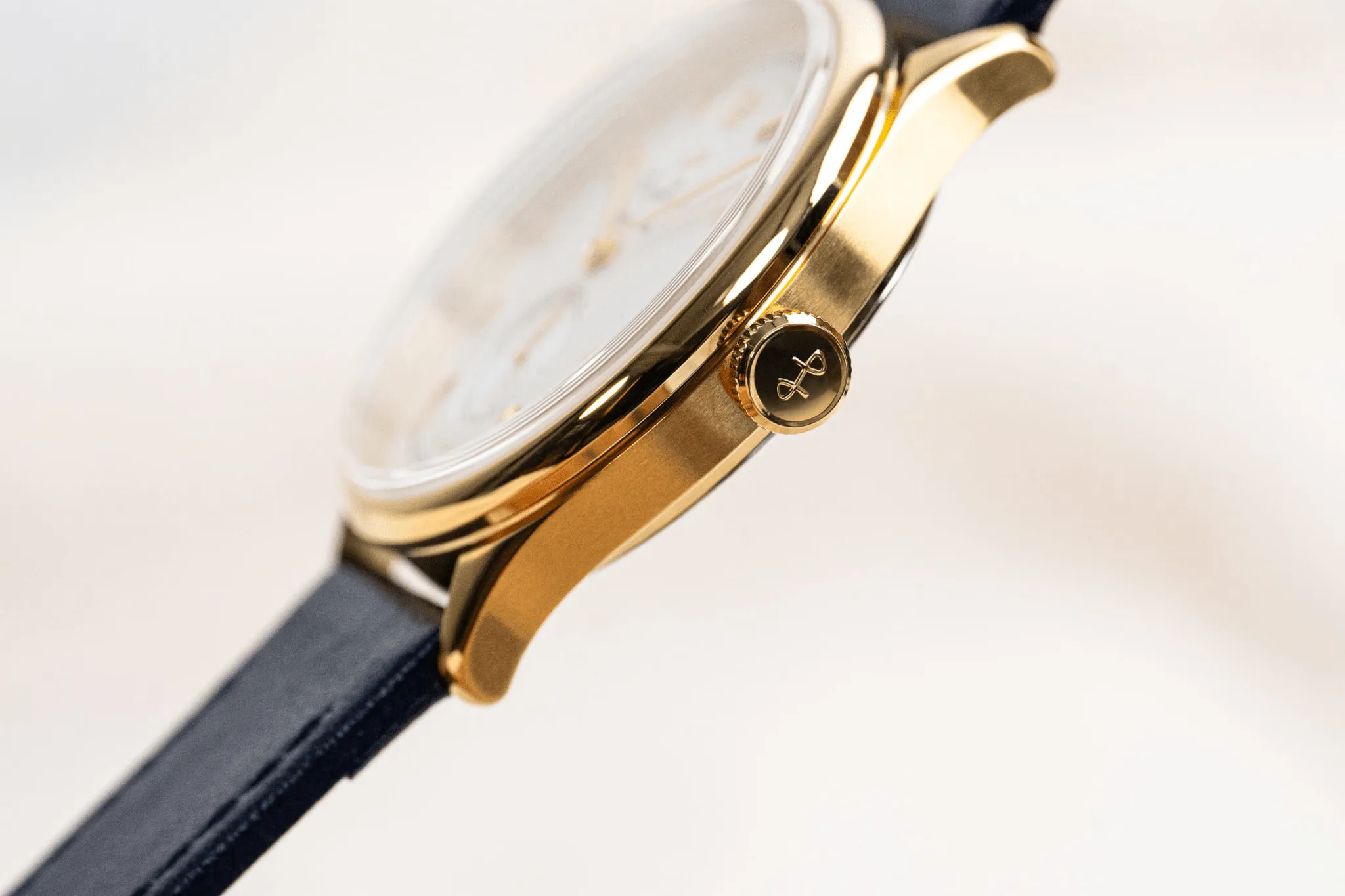 1968 Mechanical, Gold / White