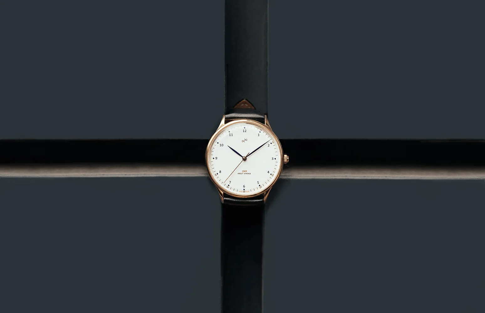 1969 Vintage, Gold / White – 39mm