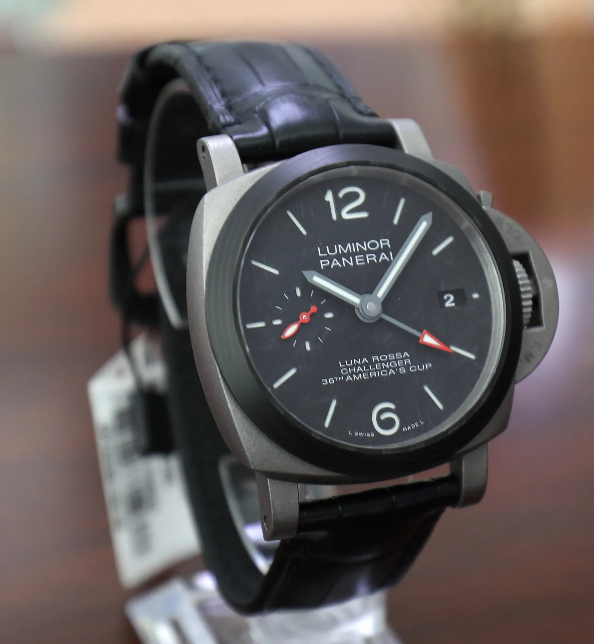 Panerai Luminor Luna Rossa GMT – 42mm – PAM01096 – Titanium Carbotech – Unworn – Full Set